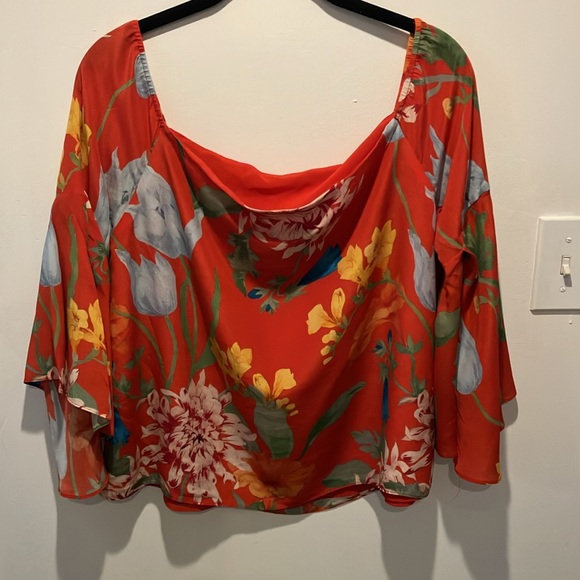 Alice & Olivia red floral silk top. Size large. Preowned - Picture 3 of 4